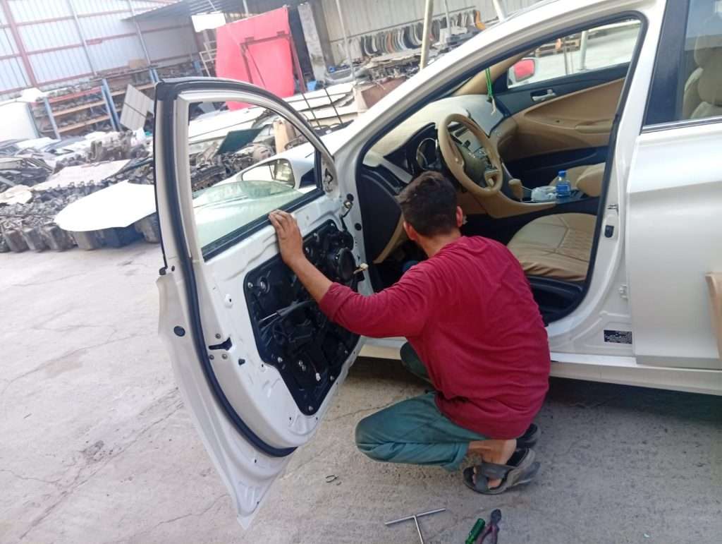 A Sial Kingdom technician working on a customer's vehicle at the Al Suwaiq workshop in Oman.